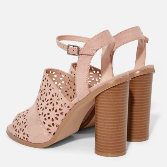 Dream Round Heel Sandals - size 10 - Picture 4 of 9